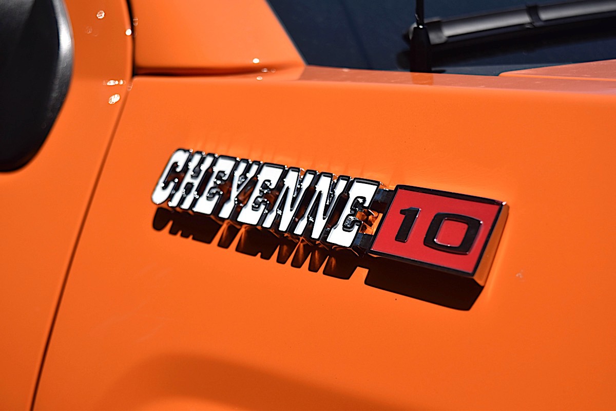 Chevrolet Silverado 1500 with American Racing Custom Wheels VN327 Rally